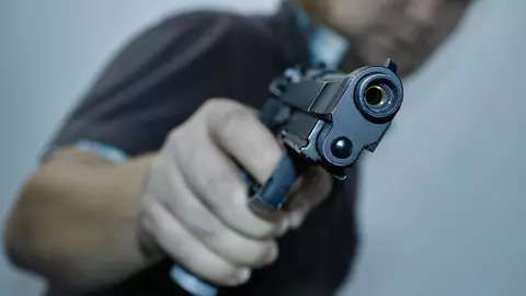 Casier împușcat mortal după ce i-a spus unui client să-și pună masca de protecție înainte de a intra în magazin