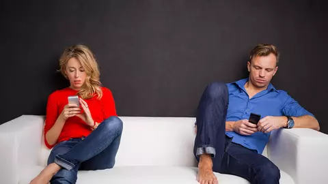 De ce cuplurile fericite NU se expun pe Facebook și Instagram?