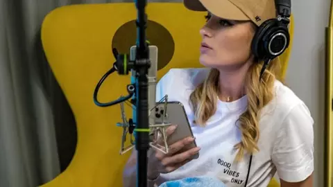 Cea mai căutată piesă pe Shazam este românească. Despre ce melodie este vorba și cine o interpretează?