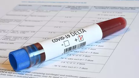 Varianta Delta se poate transmite cu două zile înainte de a avea simptome