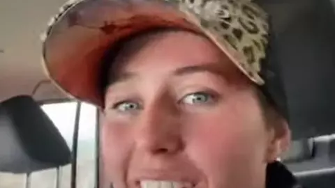 O tânără de 19 ani, celebră pe Tik Tok, s-a sinucis. Ultimul său mesaj este copleșitor