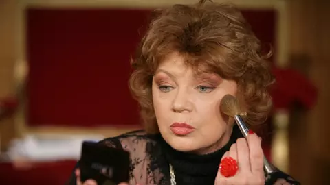 Cezara Dafinescu, actrița cu ochi hipnotizanți, va fi premiată pentru întreaga carieră