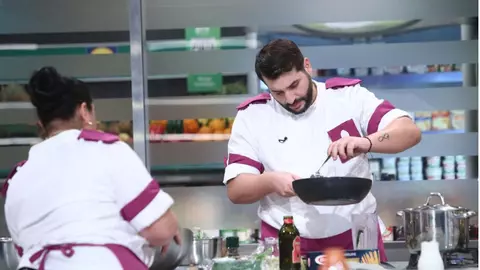 Enzo de la „Chefi la cuțite”, romantic incurabil. Iată ce declarație i-a făcut iubitei sale, Antonia Ștefănescu