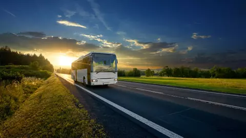 (P) Servicii moderne de închirieri autocare și microbuze pentru evenimente speciale