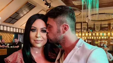 Oana Roman va îmbrăca din nou rochia de mireasă. Își reînnoiește jurămintele cu Marius Elisei. Când are loc evenimentul