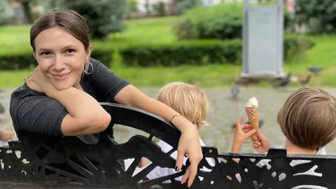 Adela Popescu, poză de familie alături de părinți și cei doi frați