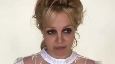 "M-am încuiat singură în baie!!! Ce-a fost și ce-a ajuns biata fată