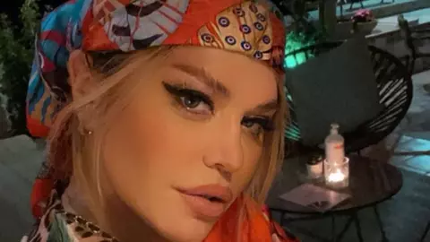 Loredana, abdomen demn de invidiat. Fotografii incendiare de la malul mării: „Bravo, Lori! Răzbună-ne pe toate!”
