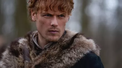Starul din Outlander, Sam Heughan, are motive să-și avertizeze fanii