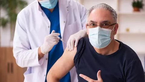 Este oficial. Facem a treia doză de vaccin!