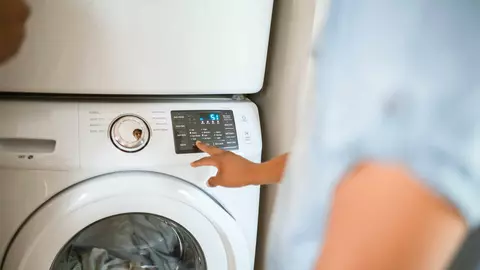 Află ACUM care sunt 5 dintre greșelile care scad durata de viață a mașinii de spălat