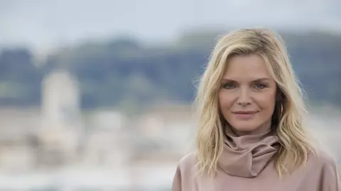 Michelle Pfeiffer arată la fel ca acum 20 de ani. Actrița nu îmbătrânește... deși are 64 de ani!