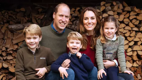 Kate Middleton, Prințul William și copiii lor au fost văzuți mâncând burgeri și cartofi prăjiți