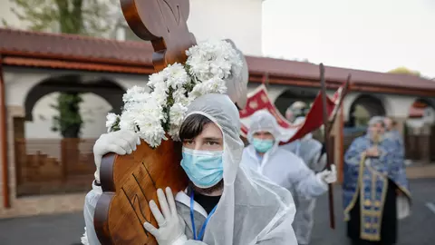 Iată de ce mor unii oameni de Covid-19, deși s-au vaccinat. Un medic român oferă explicații