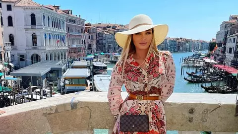 Maria Constantin a amânat nunta și a plecat în Italia