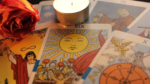 Arcanele Majore din tarot se regăsesc în fiecare zodie. Tu ce arcană ești?