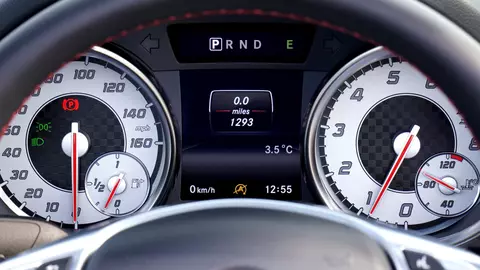 Top 12 avantaje și dezavantaje ale mașinilor noi