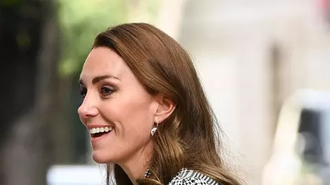 Kate Middleton a purtat o rochie pe care și-o permite oricine. Costă sub 100 de lei