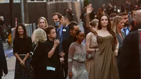 Apariție senzațională la premiera filmului „Eternals”. Zahara, fiica de 16 ani a Angelinei Jolie a purtat rochia mamei sale