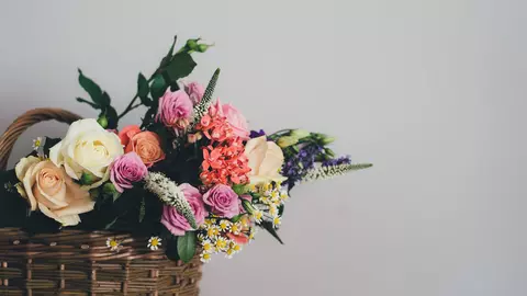 Alungă atmosfera mohorâtă de iarnă cu ajutorul celor mai frumoase aranjamente florale!
