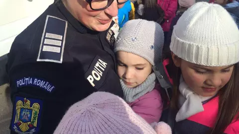 Lecții gratuite pentru siguranța copiilor acasă, la școală, pe stradă și on-line