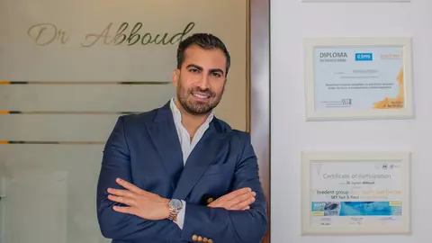 FAŢETELE DENTARE VERSUS ALBIREA DENTARĂ. CE PROCEDURĂ ŢI SE POTRIVEŞTE?