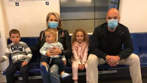 Mirela Vaida, cerută în căsătorie a doua oară. Cine e soțul prezentatoarei de la Antena 1: „Am spus DA”