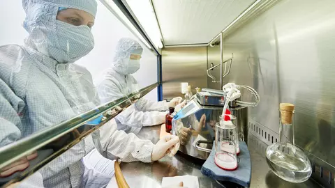 De ce ne era frică: varianta Omicron nu ține cont de vaccin