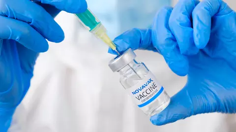 Vaccinul Novavax împotriva COVID-19 devine al cincilea ser aprobat pentru utilizare în UE