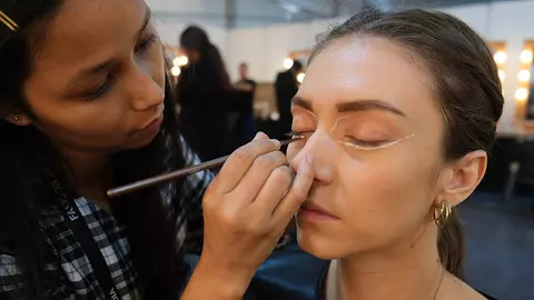 Cum poți să-ți transformi pasiunea pentru make-up și beauty într-o carieră