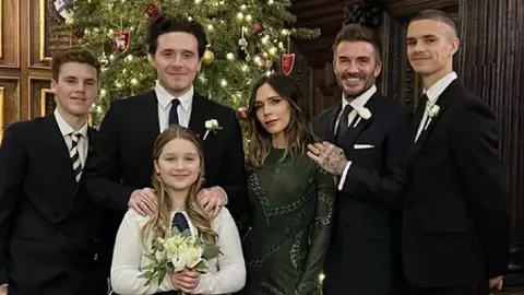 Detaliul amuzant observat de fani în fotografia de familie a lui David Beckham: „David, ești gelos pe…”