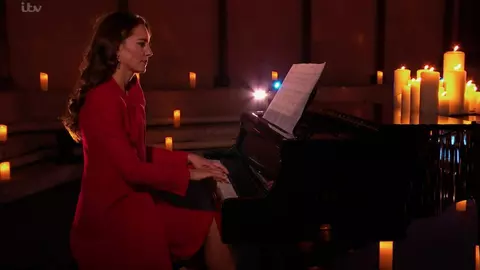 Ducesa de Cambridge a cântat la pian o baladă de Crăciun. Iată cât e de talentată: