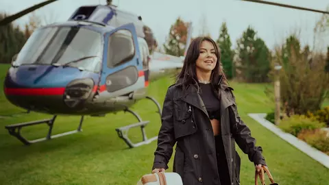 INNA aterizează cu elicopterul în curtea casei!
