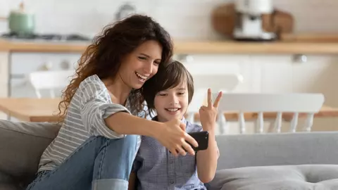 Sharenting, nevoia de a-ți afișa copiii în mediul online