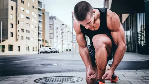 Stilul sport pentru bărbați: 5 idei de ținute la modă