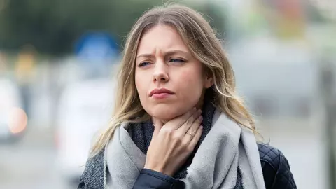 Simptome Omicron: cum facem diferența dintre o răceală și noua variantă de Covid