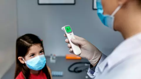 Avertisment din partea medicilor:"Unii copii pot rămâne simptomatici de Covid pe durate de până la..."