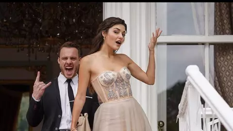 Relația actorilor din serialul „Dragostea plutește în aer”, Hande Ercel și Kerem Bursin