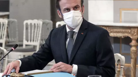 Revoltă franceză în timp ce Emmanuel Macron promite că-i va „enerva” pe nevaccinați: „Nu voi trimite la închisoare, dar…”