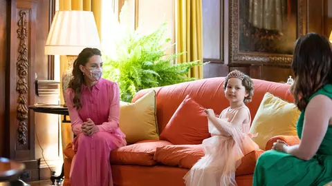 Kate Middleton, mesaj emoționant din partea unei fetițe bolnavă de leucemie. Ce i-a răspuns Ducesa?