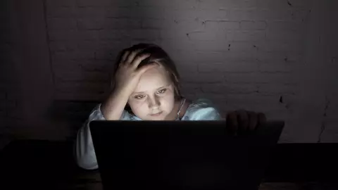Pericolul de pe Internet: „Am spus că am 12 ani pentru a atrage prădătorii online și am primit 200 de cereri de prietenie într-o zi și bărbații au cerut nuduri”