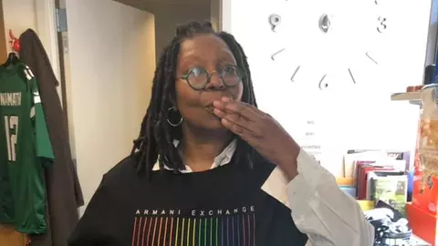 Actrița Whoopi Goldberg, suspendată de la TV din cauza unor afirmații jignitoare