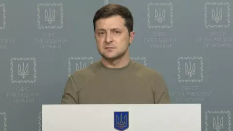 Anunțul făcut de președintele Ucrainei. Volodimir Zelenski a spus câți bani va primi fiecare bărbat care se înrolează: „Acesta va fi salariul lui”