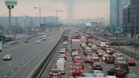 Kiev: Trafic îngreunat în capitala Ucrainei în timp ce oamenii încearcă să fugă de invazia rusă