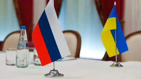 Război în Ucraina: Discuții în curs la granița cu Belarus în timp ce Mariupol este atacat