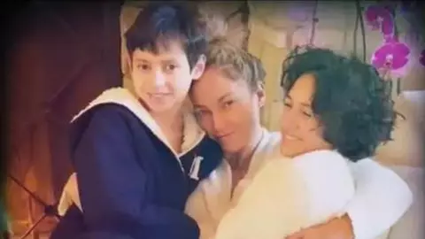 Jennifer Lopez, dezvăluiri despre cum s-a simțit după ce i-a născut pe gemenii Max și Emme