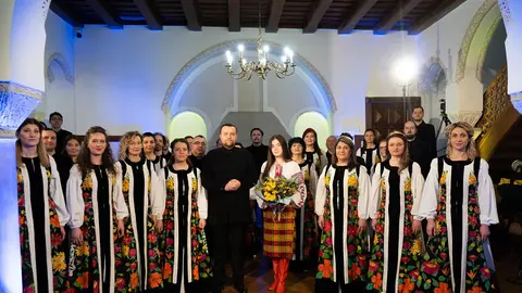 Corul Madrigal cântă imnul Ucrainei: "Încă nu a murit Ucraina". Ți se face pielea găină...