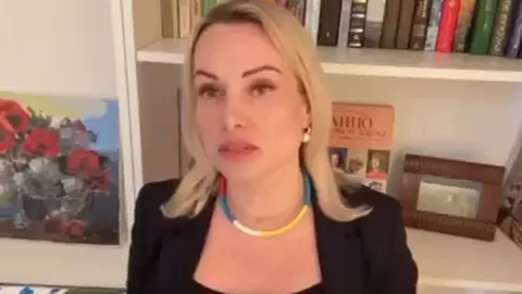 Marina Ovsiannikova, protestatar împotriva războiului a întrerupt emisiunea de știri de la televiziunea rusă: „Ei vă mint”