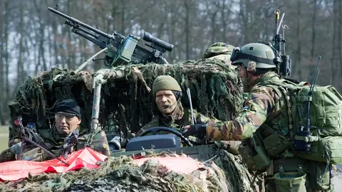 Dialog interceptat între un soldat rus și soția sa după ce acesta a jefuit o casă: "ți-am furat cosmetice și adidași de firmă"