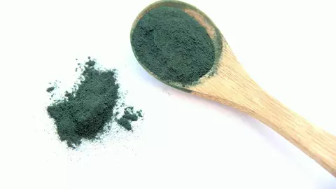 Spirulina: cum să o incluzi simplu în alimentația ta zilnică